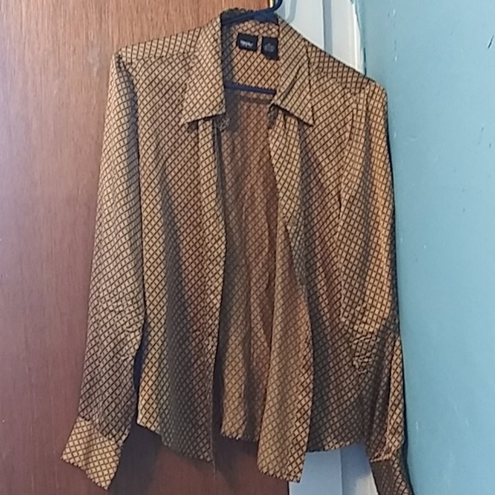 Beautiful 100% Button Down Shirt